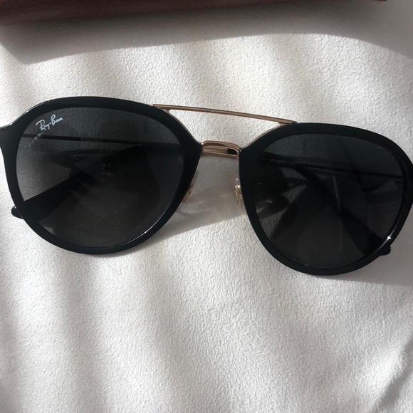 Ray-Ban sunglasses - Picture 2 of 2